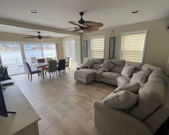 5br Home Amazing Views, 2family Unit Private Beach - Sea Bright - Living room