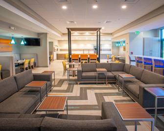 Holiday Inn Pensacola - University Area, An IHG Hotel - Pensacola - Lounge
