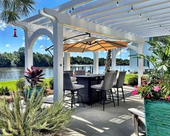 Coastal Retreat on Waterway w/Hot Tub - Newport - Patio
