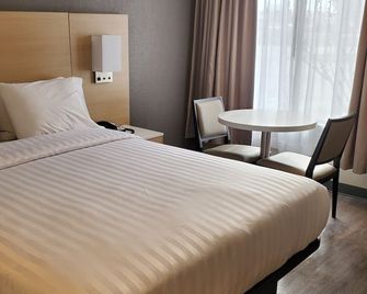 White Knight Motel - Toronto - Bedroom