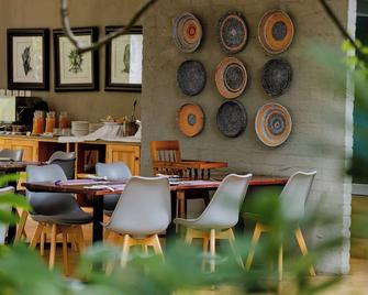 Phezulu Guest Lodge - Victoria Falls - Restaurante