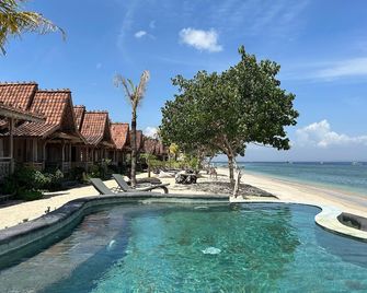 Blue Harbor Beachfront Villas & Resto - Nusa Penida