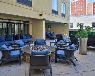 Courtyard by Marriott Wilmington Downtown/Historic District - Wilmington - Patio