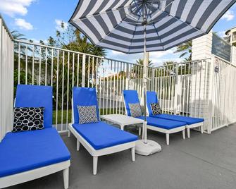 1 bedroom boutique apartment by the beach - Palm Beach Shores - Balkon