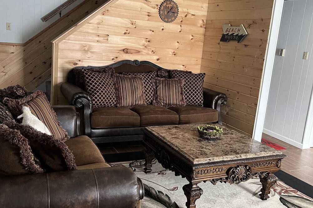 Newly Remodeled home with Class A Trout Stream