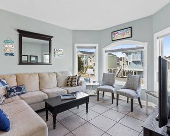 Marsh Mellowed by the Sea at Holden Beach, Privated heated pool and beach access - Supply - Sala de estar