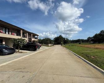 3-bedroom condo in delightful DeRidder, Fully Furnished-WiFi-AC. Enjoy your stay - DeRidder