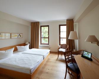 Hotel Garni Zum Eichwerder - Templin - Bedroom