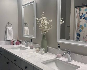 Spacious 3 bed 2 bath with King Master in Sycamore - Sycamore