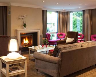 أوبيرج سانت سيموند - إيه-ليه-بان - غرفة معيشة