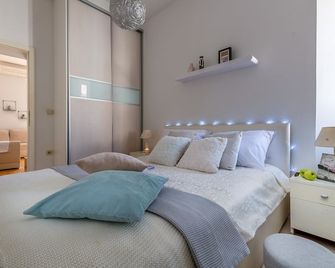 Apartment Is In Center Of Pula, Just Next To Amphitheater- Close To All Events!! - Pula - Chambre