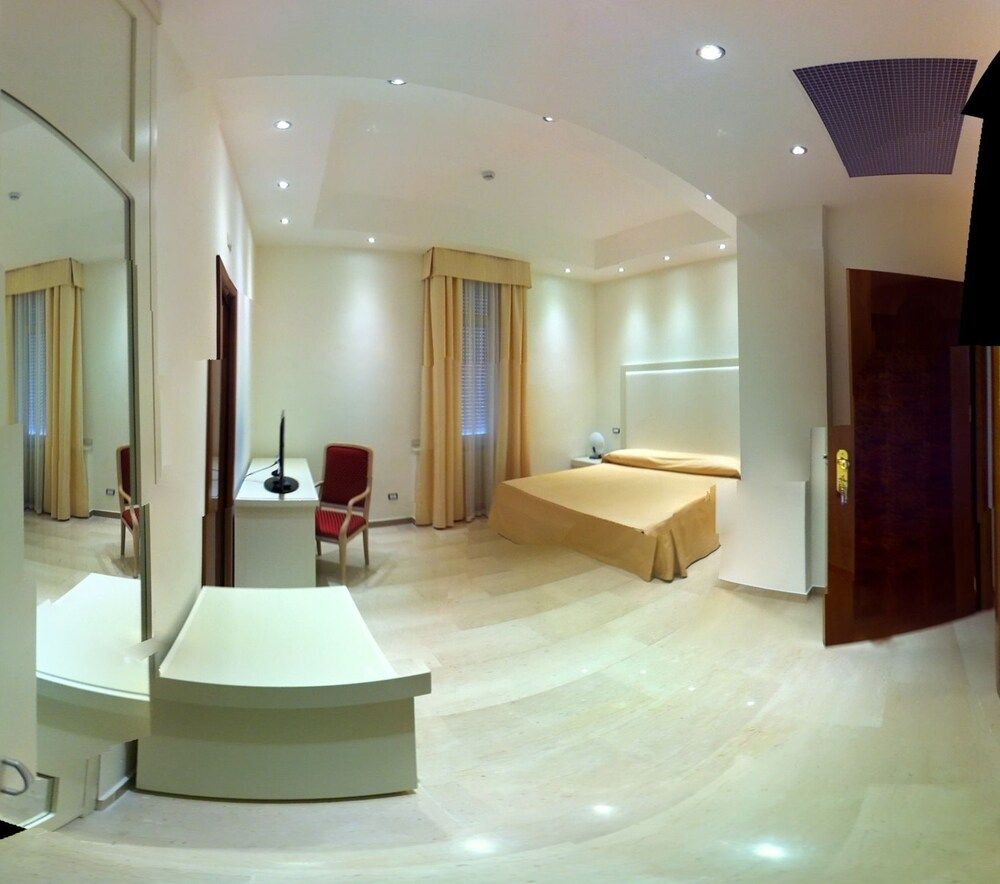 Hotel Europa - Foggia - Habitación
