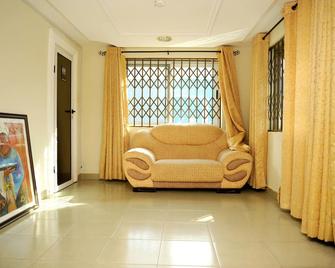 Mount Pleasant Inns & Apartment - Madina - Sala de estar