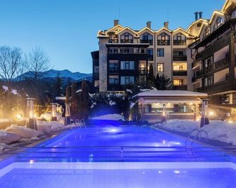 Premier Luxury Mountain Resort - בנסקו - בריכה