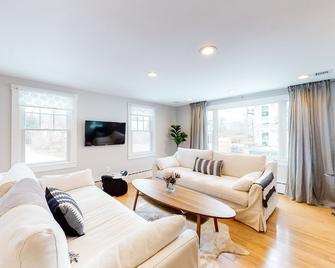 Cottage w/ water views from front yard, central ac & fireplace - Vineyard Haven - Living room