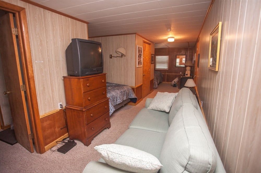 Living room view of Native Sun 2 Bedroom Cottage by RedAwning