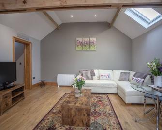 Little Oak By Rentmyhouse - Hereford - Living room