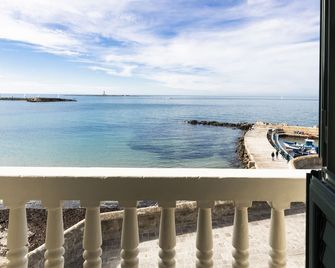 B&B La Riviera - גאליפולי - מרפסת