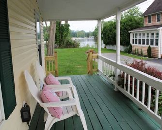 Lucky Little Lake House - Heart of Sylvan Beach - Sylvan Beach - Patio