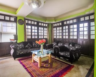 OYO Yankee's Stay - Kālimpong - Living room