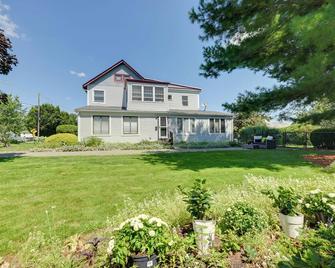 Garden Oasis Freeport Getaway Less Than 7 Mi to Long Beach - Freeport - Building