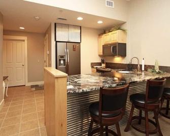 Comfortable Condo Downtown Lincoln - Lincoln - Dining room