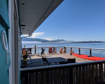 Nimpkish Hotel - Alert Bay - Balcón