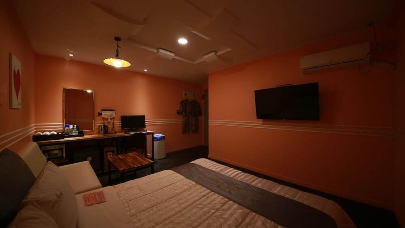 Hotel Nine