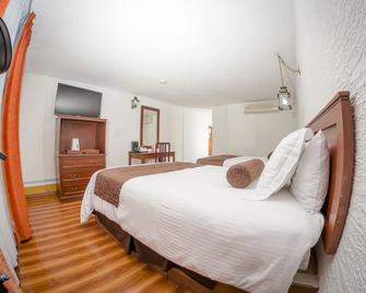 Howard Johnson by Wyndham Morelia Calle Real - Morelia - Bedroom