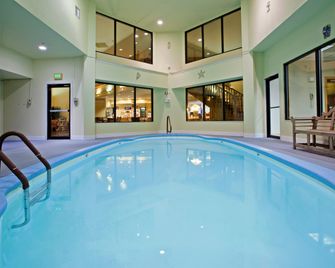 Holiday Inn Express Washington By IHG - Washington - Piscina