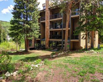 Amazing Top Floor Hotel Room in Center Village! CM447H - Copper Mountain - Building