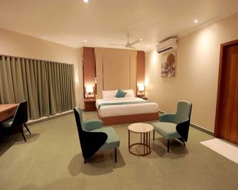 Kanova Luxury Riverside Resort - Vettilappara