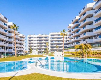 Lovely Apartment In Los Arenales Del Sol - Arenals del Sol - Piscina
