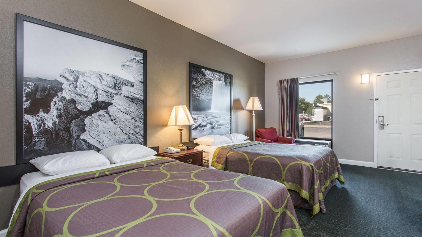 Super 8 by Wyndham Petersburg