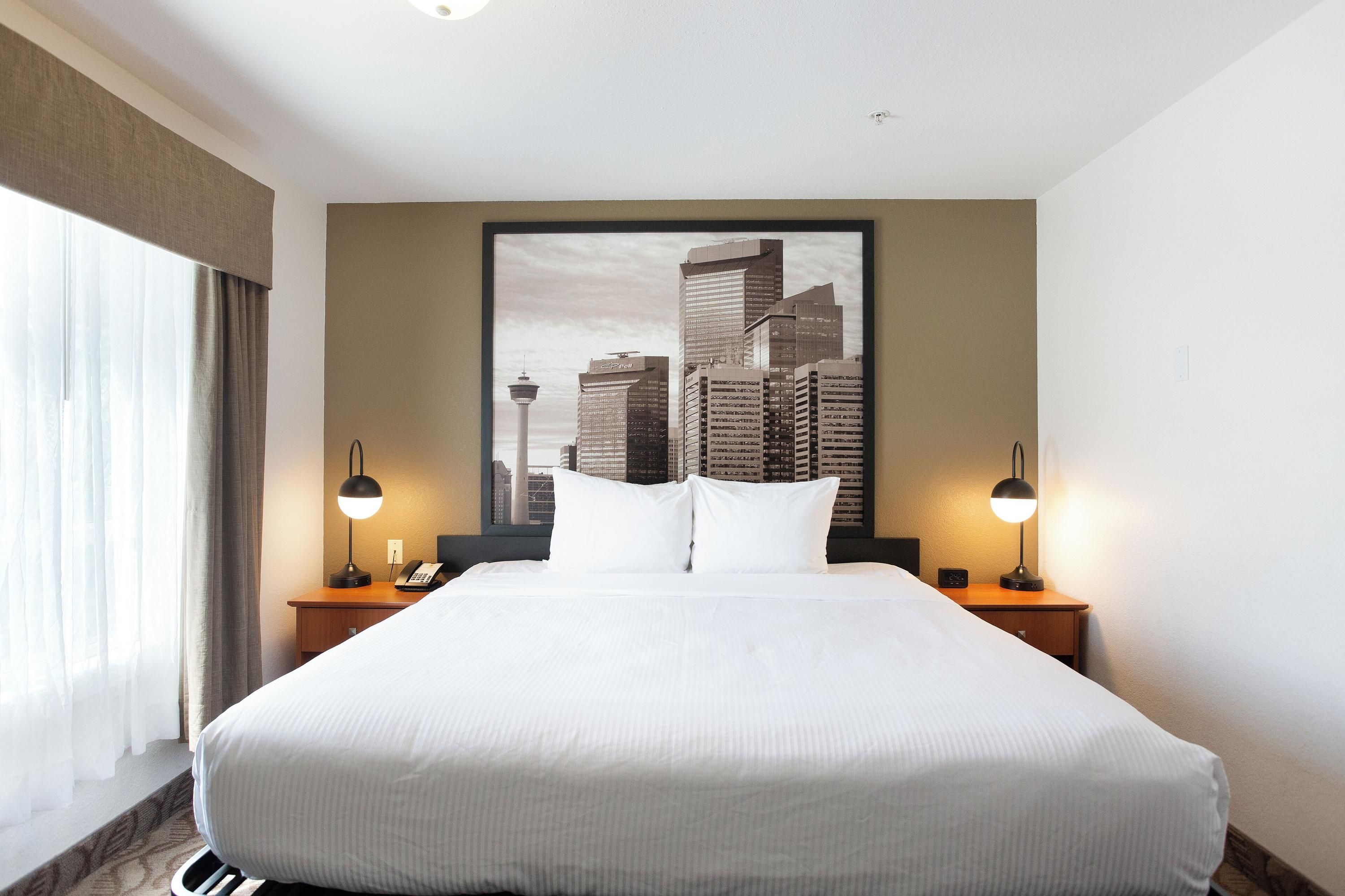 Super 8 by Wyndham Calgary Shawnessy Area thumbnail 3
