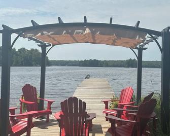 SunSets and Campfires, Great Family Getaway!! - Magnetawan - Patio
