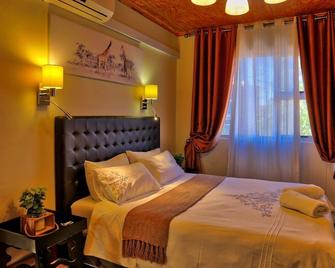 Tillas Guesthouse - Windhoek - Bedroom