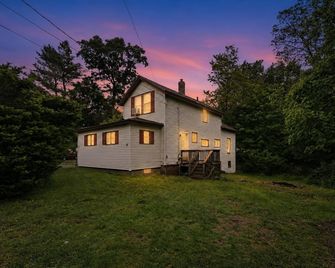 New! Chef's Kitchen Family Basecamp Amherst - Amherst - Budova