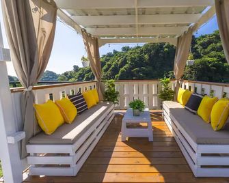 Kamila's Luxury House with Private Pool - Añasco - Balcón