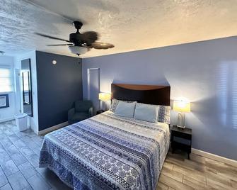 Malibu Resort Motel - North Redington Beach - Bedroom