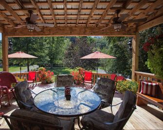 The Monroe House along the Greenbrier River - Ronceverte - Patio