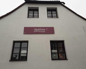 Red Point - Tábor - Building