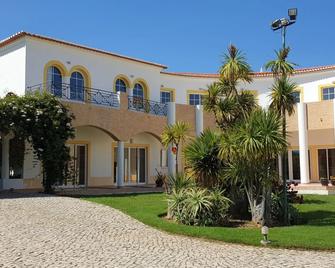Club House CVL - Praia da Luz - Будівля