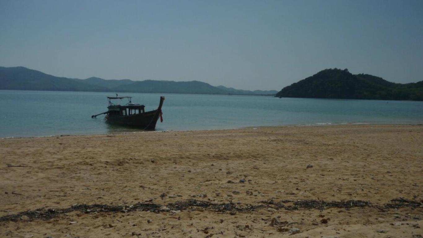 Pasai Beach Lodge