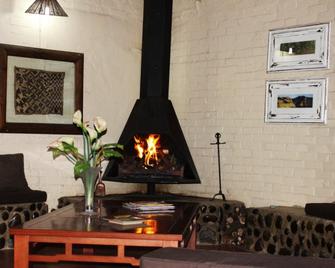 Umzimkulu River Lodge - Underberg - Huiskamer