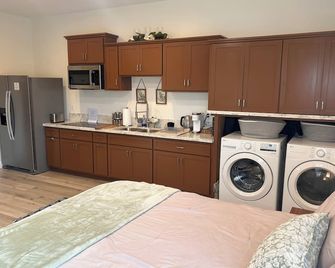 Cozy, private full Guesthouse in Bakersfield, CA - Bakersfield - Cuisine