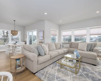 Sail Away South Beach- pool-bike trails-close to beach - South Haven - Soggiorno