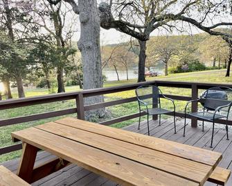 Great for fishermen!! Close to Aunt's Creek Campground! - Reeds Spring - Balcón
