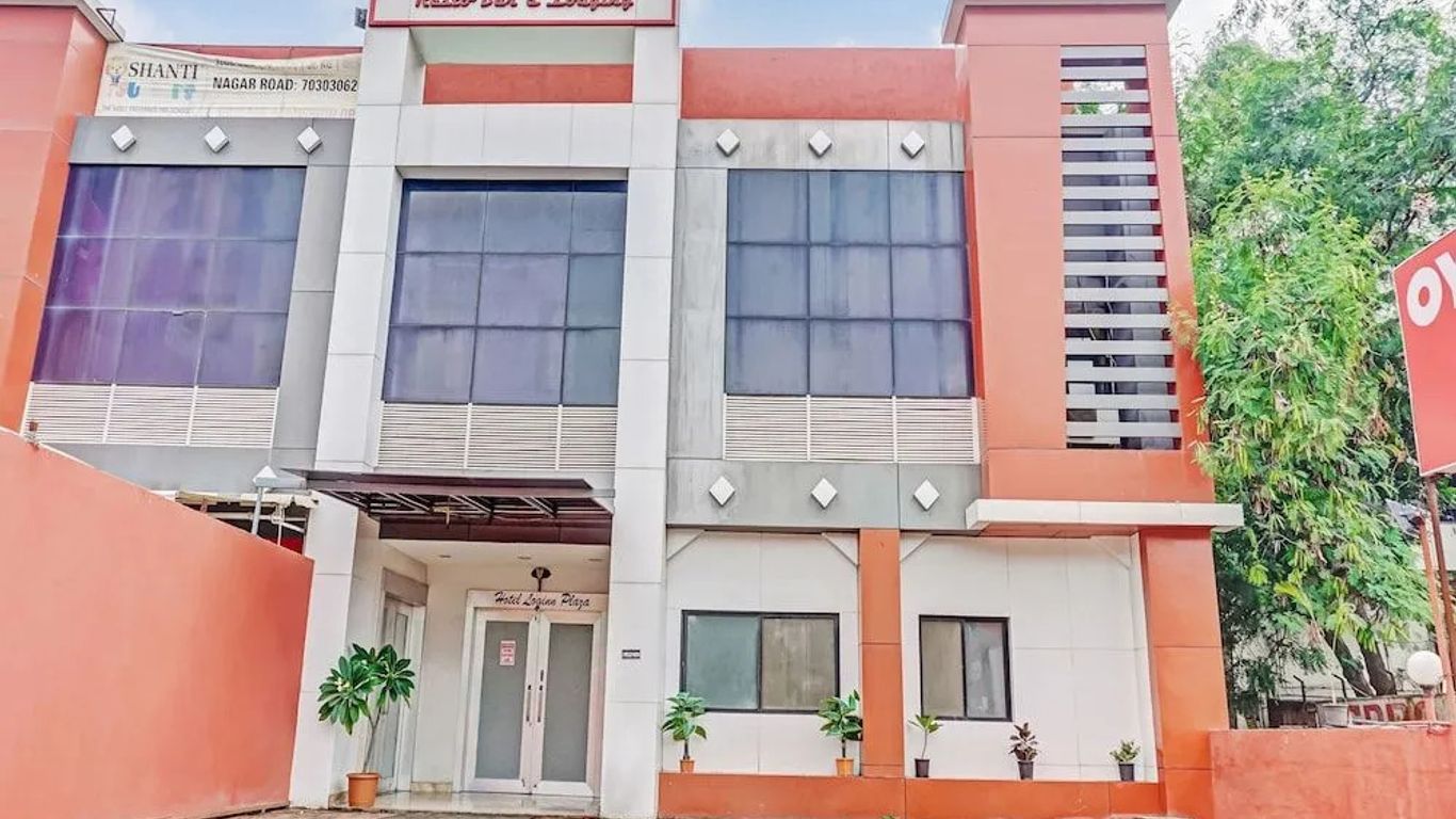 Log Inn Plaza by OYO Rooms