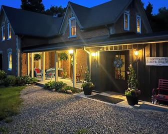 Sawyer's Creek Bed and Breakfast - Algonquin Highlands